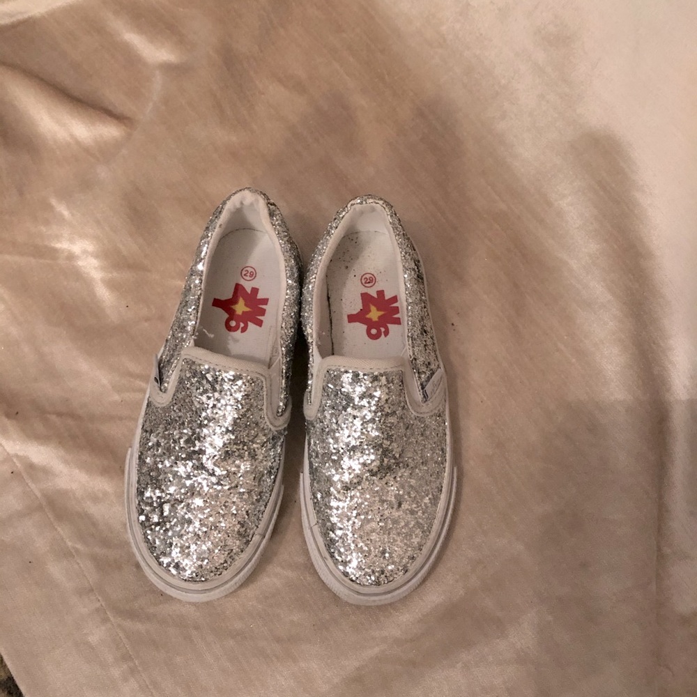 Girls white sequined pull-on sneaker.